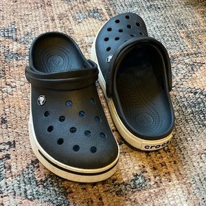 Crocs Unisex-Adult Crocband Clog black and white